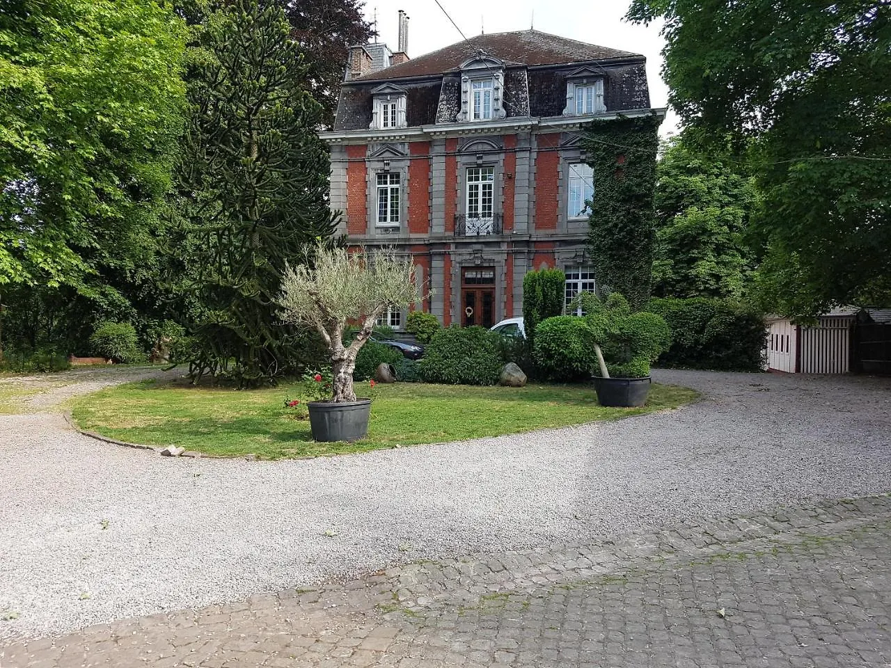 Chateau Lambert Moulinsart Hotel, Shuttle Airport, Long Term Parking, Snooker, Large Terrasse, Dinner, Breakfast Charleroi Hotel