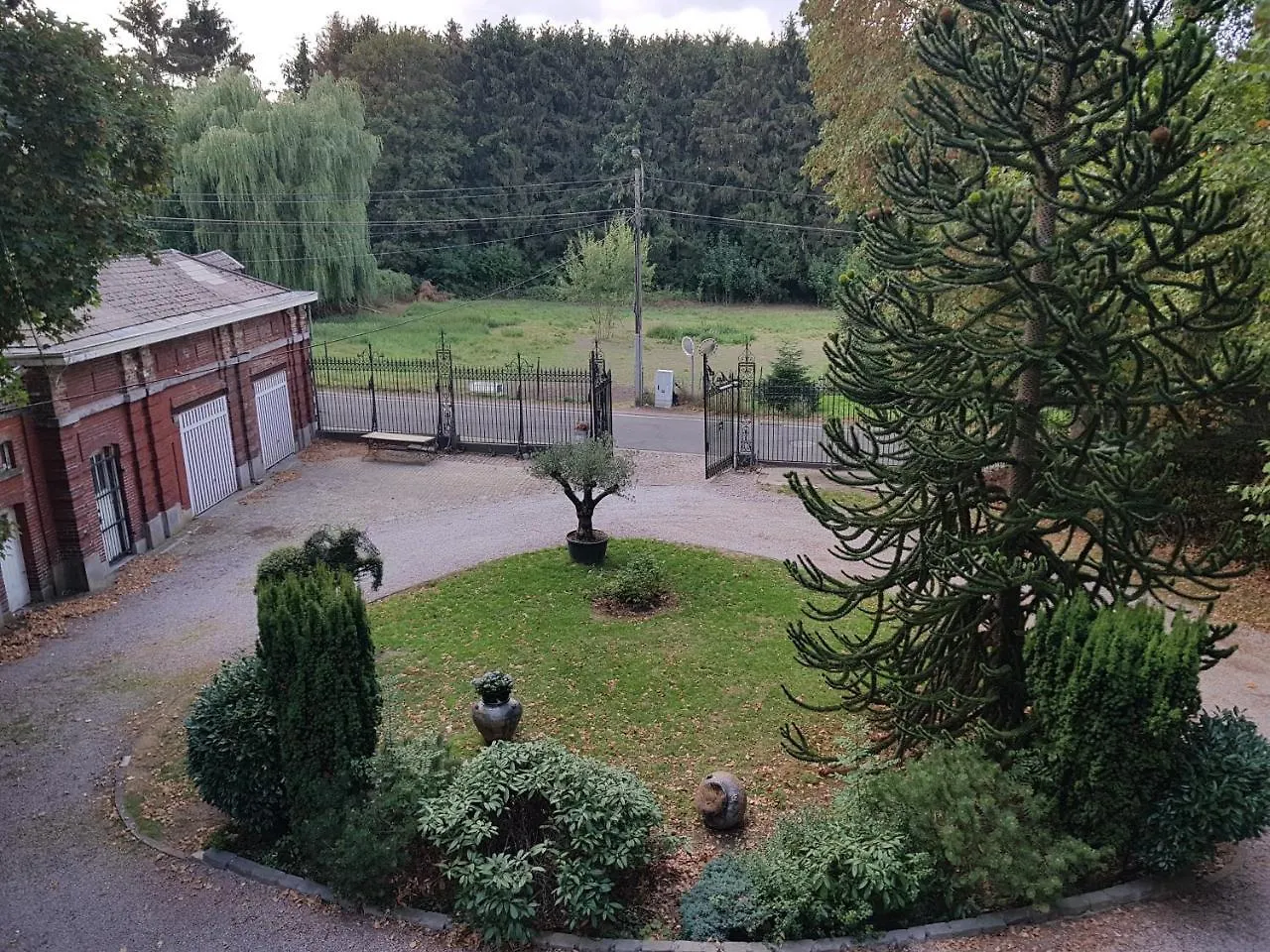 Chateau Lambert Moulinsart Hotel, Shuttle Airport, Long Term Parking, Snooker, Large Terrasse, Dinner, Breakfast Charleroi 0*,  Belgium