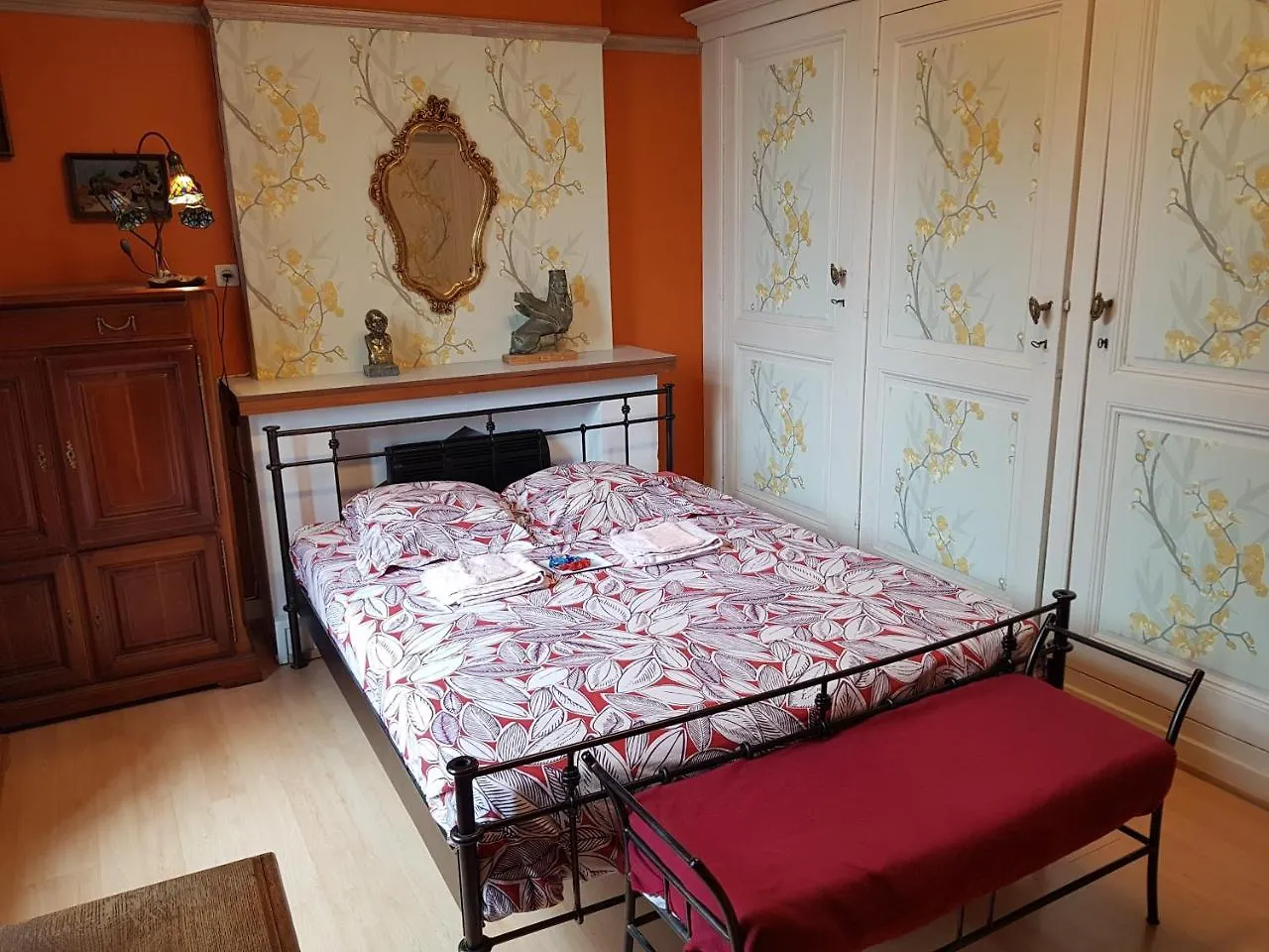 Chateau Lambert Moulinsart Hotel, Shuttle Airport, Long Term Parking, Snooker, Large Terrasse, Dinner, Breakfast Charleroi 0*,