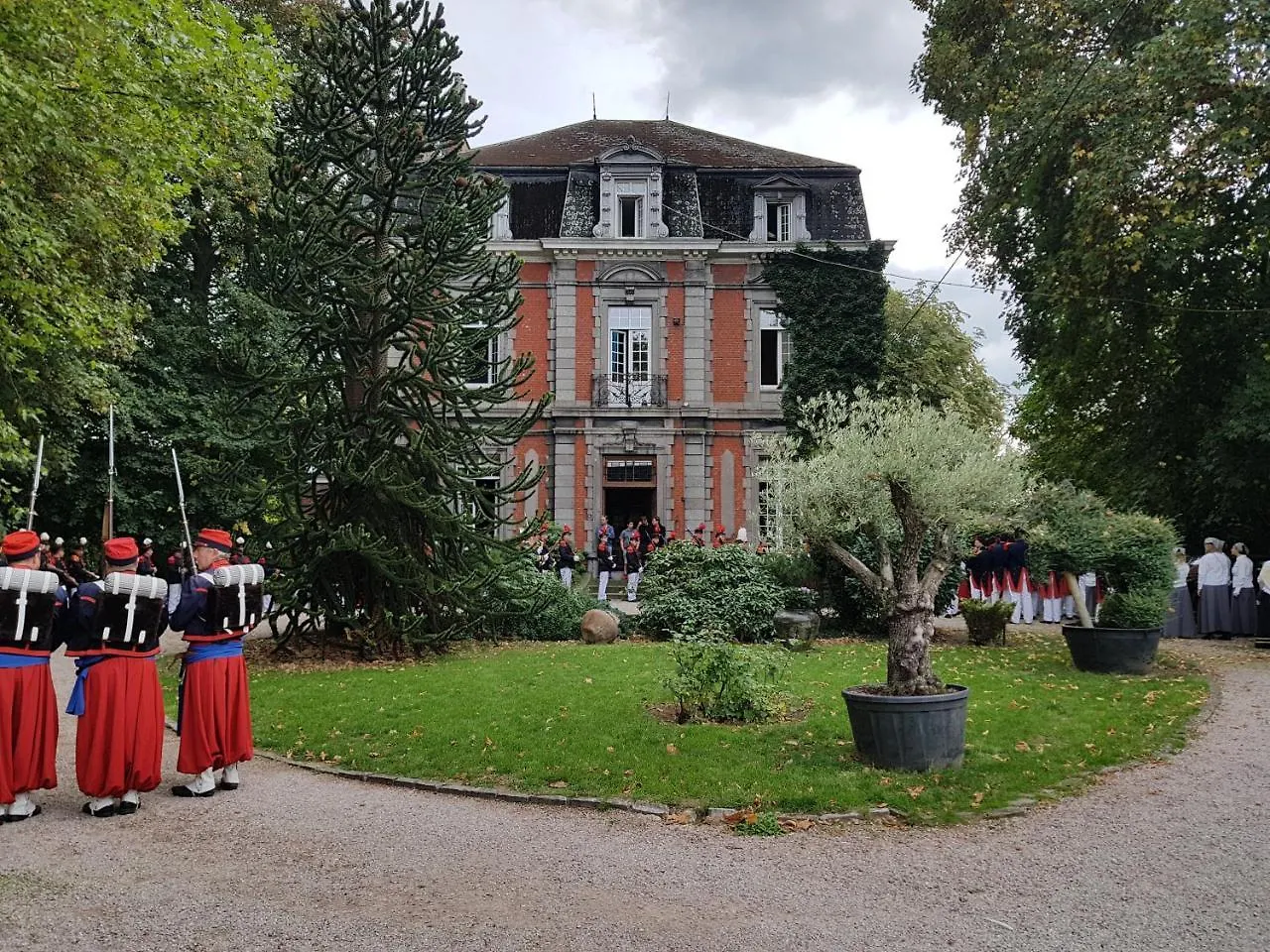 Chateau Lambert Moulinsart Hotel, Shuttle Airport, Long Term Parking, Snooker, Large Terrasse, Dinner, Breakfast Charleroi