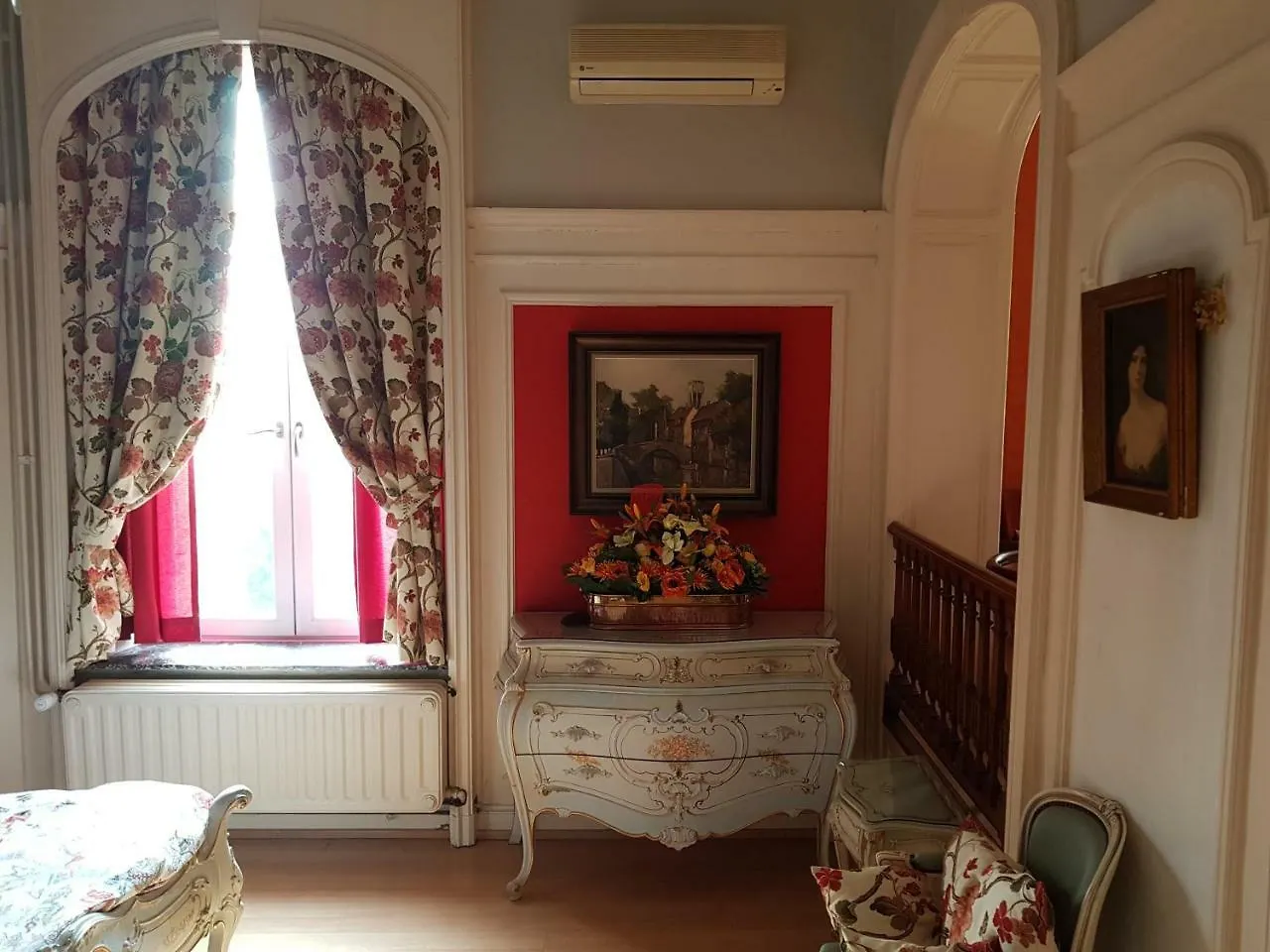 Chateau Lambert Moulinsart Hotel, Shuttle Airport, Long Term Parking, Snooker, Large Terrasse, Dinner, Breakfast Charleroi Belgium